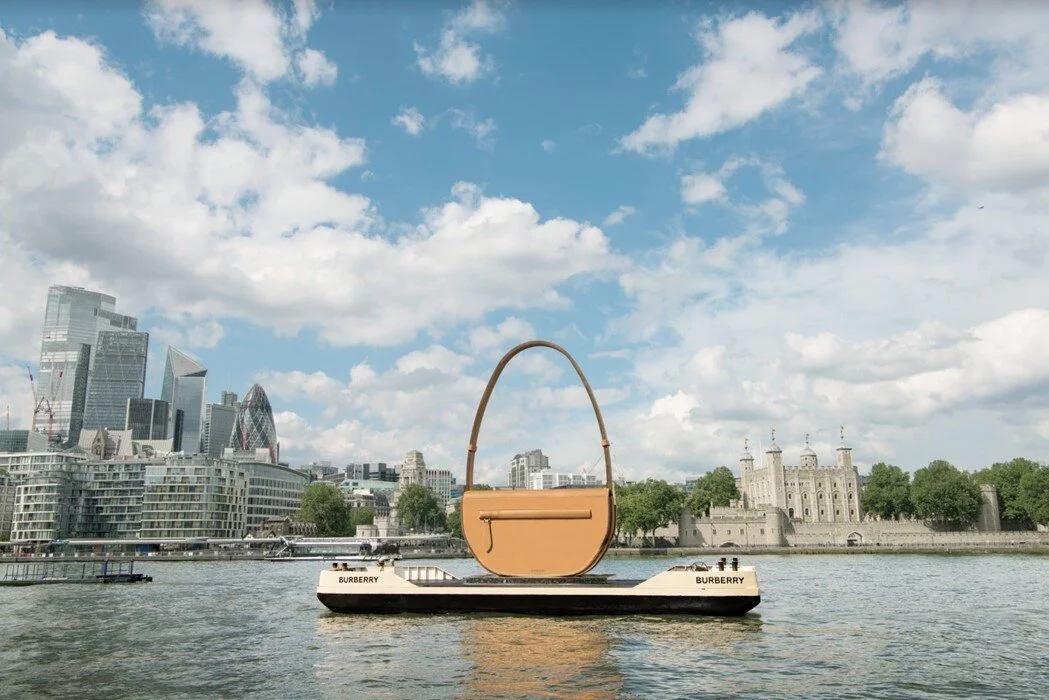 Drone filming on the Thames: the giant floating Burberry handbag - Image 4