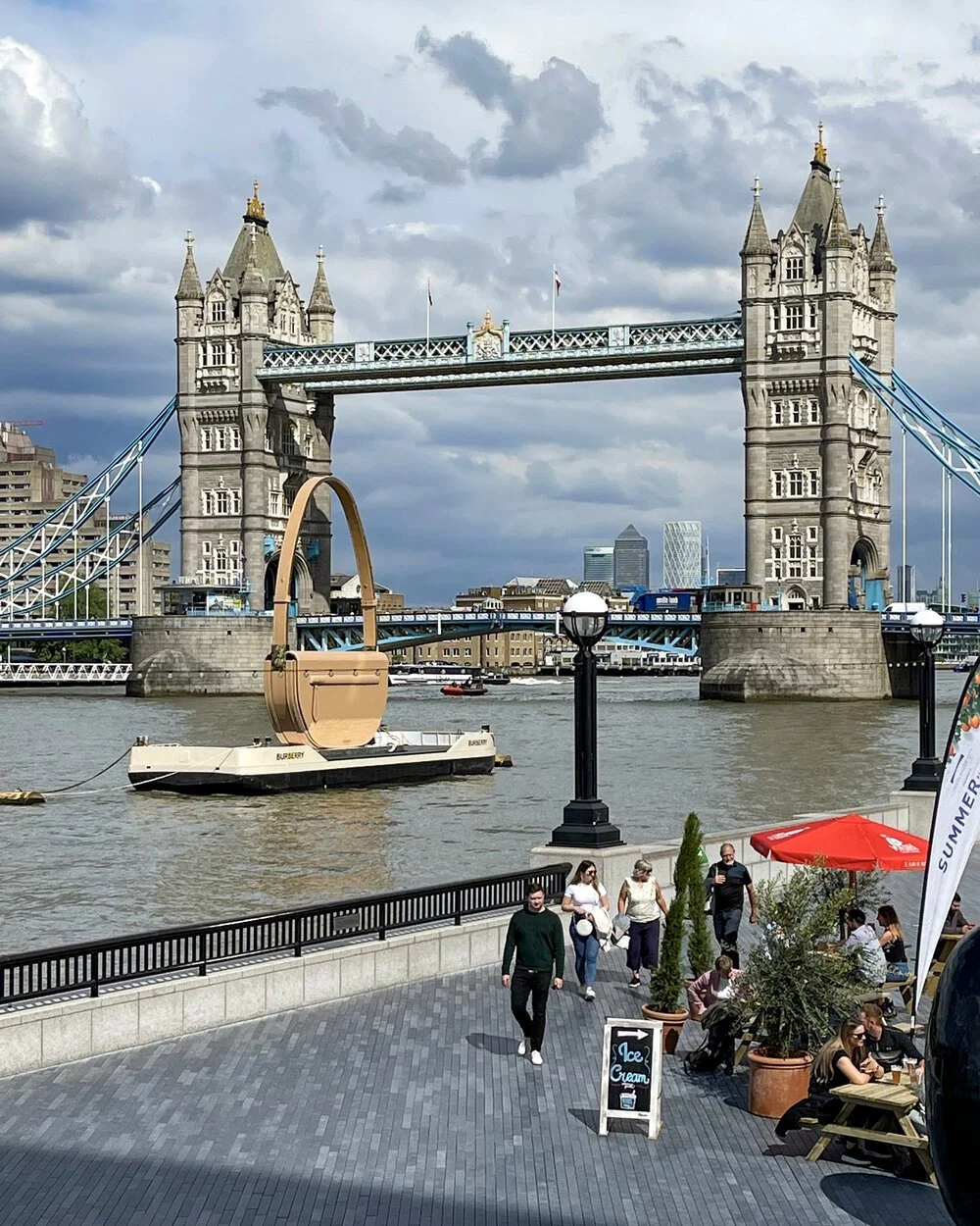 Drone filming on the Thames: the giant floating Burberry handbag - Image 5
