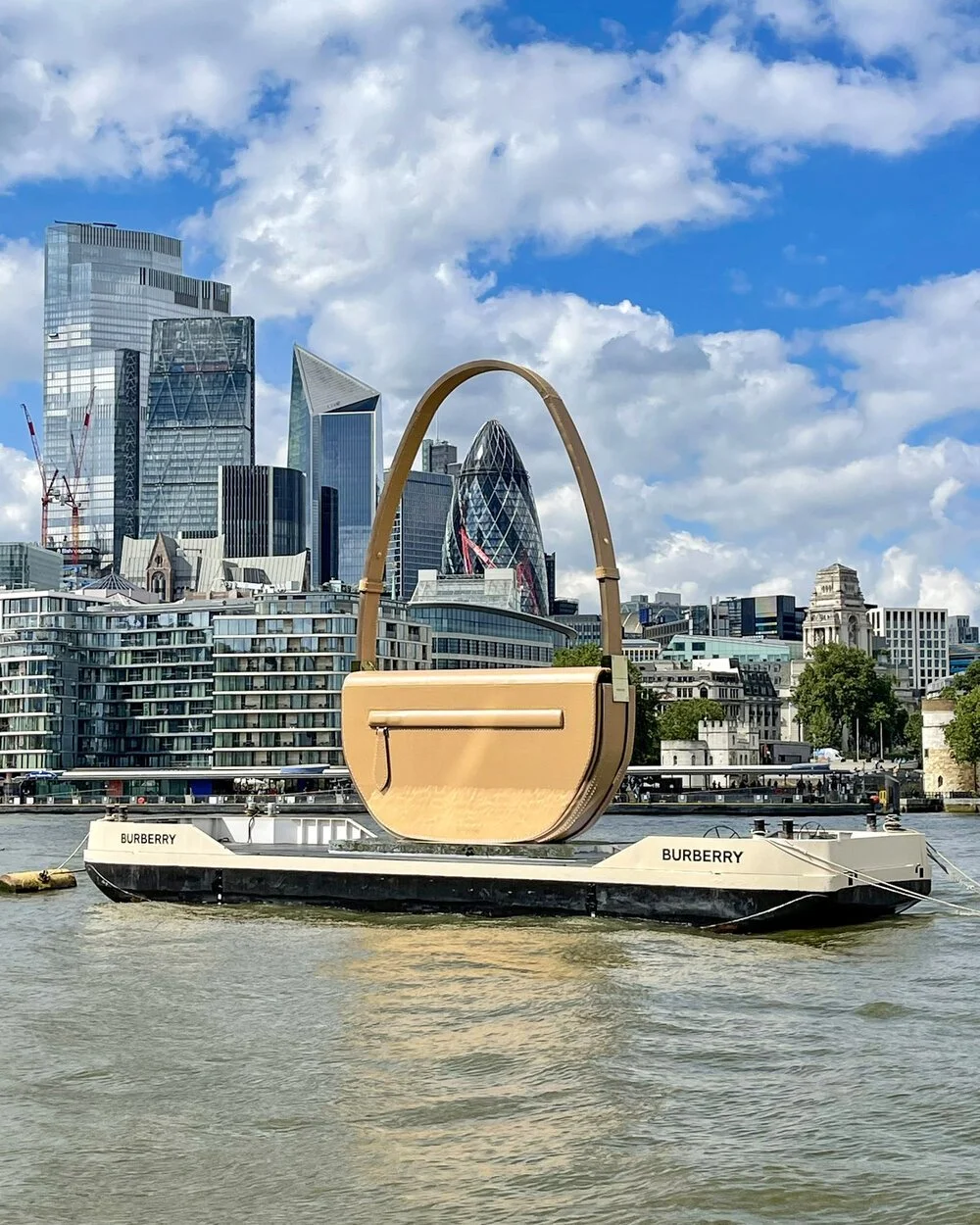Drone filming on the Thames: the giant floating Burberry handbag - Image 6