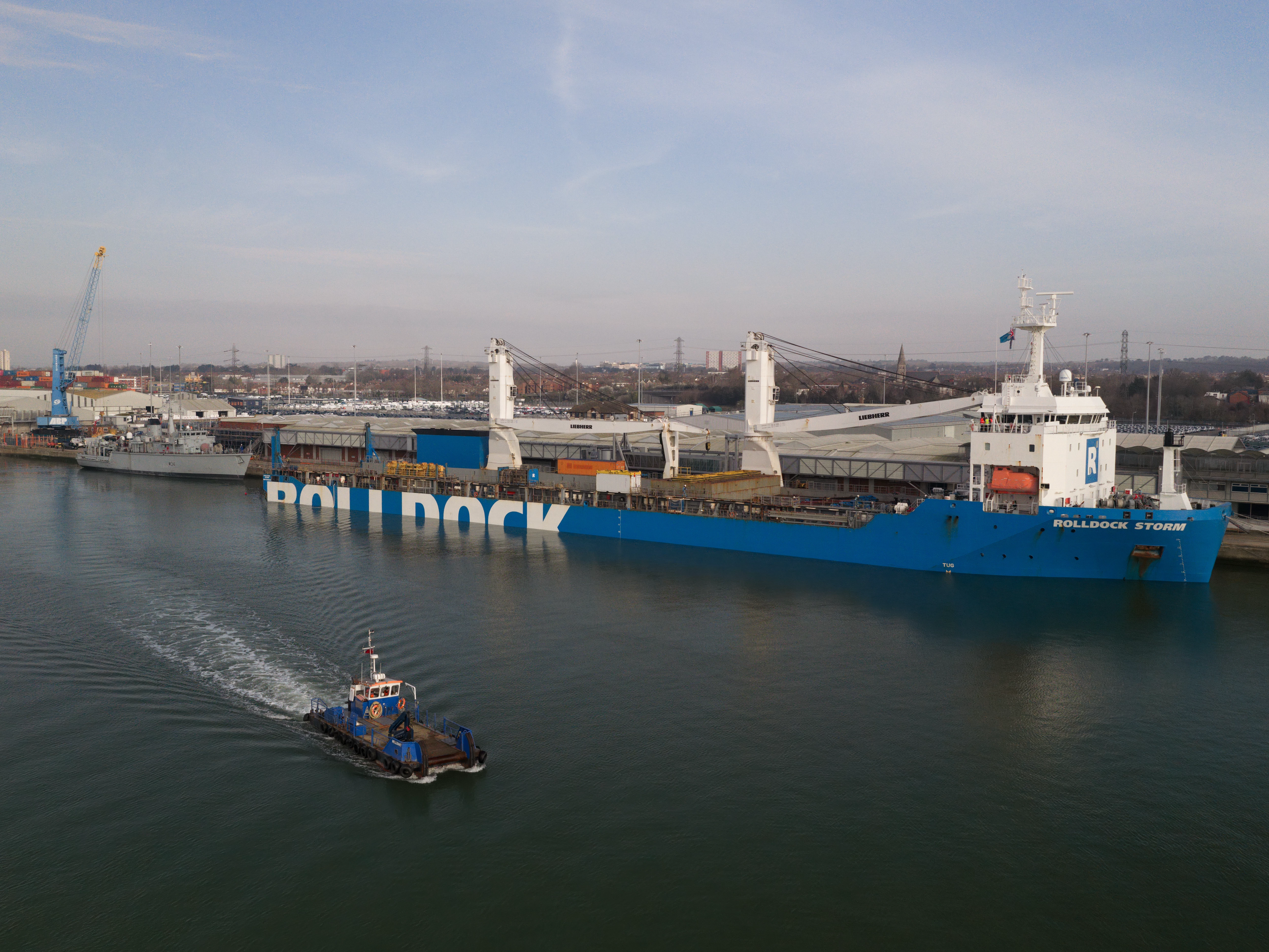 HMS Middleton Refloating Operation at The Port of Southampton - Image 2
