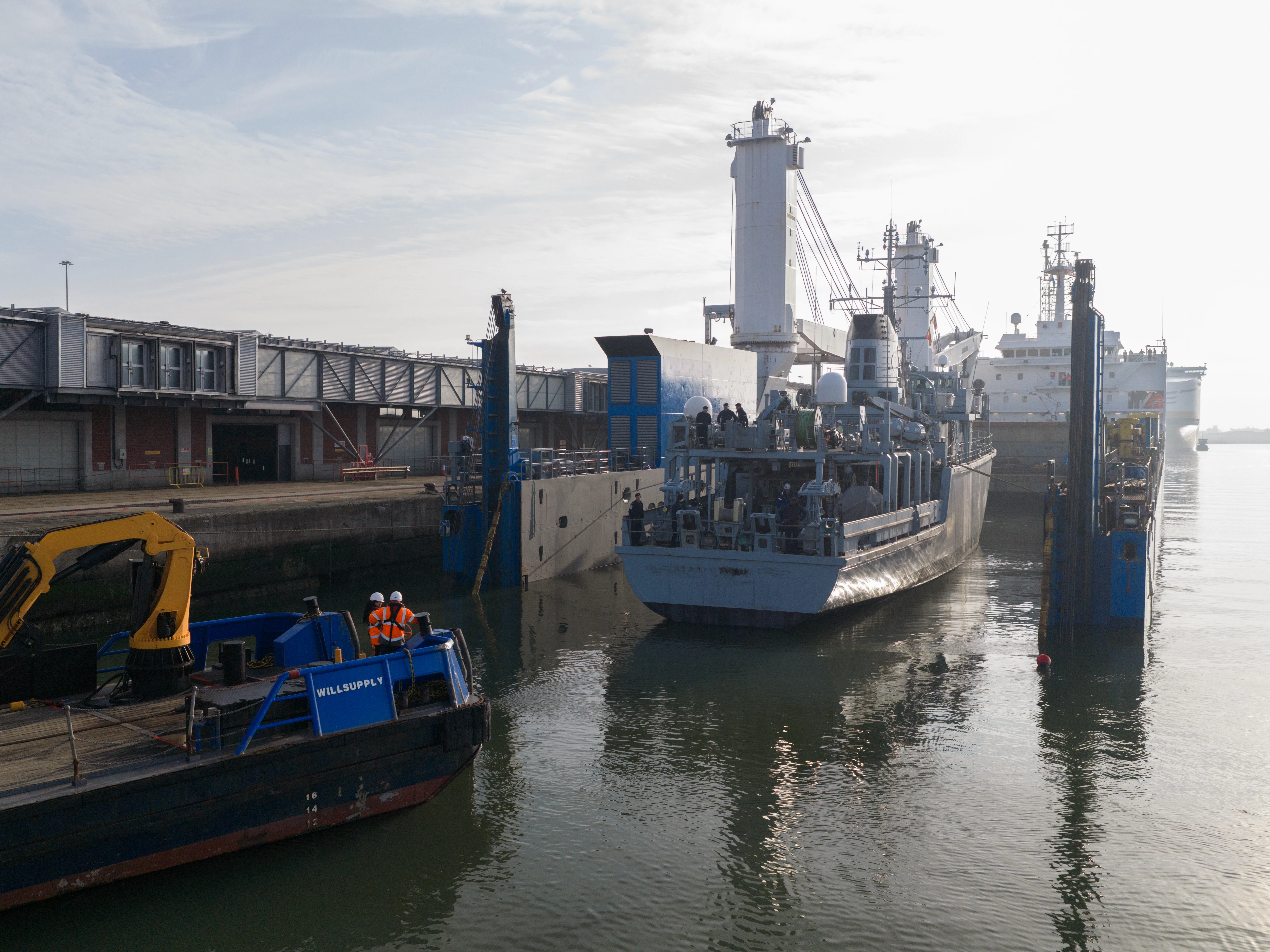 HMS Middleton Refloating Operation at The Port of Southampton - Image 4