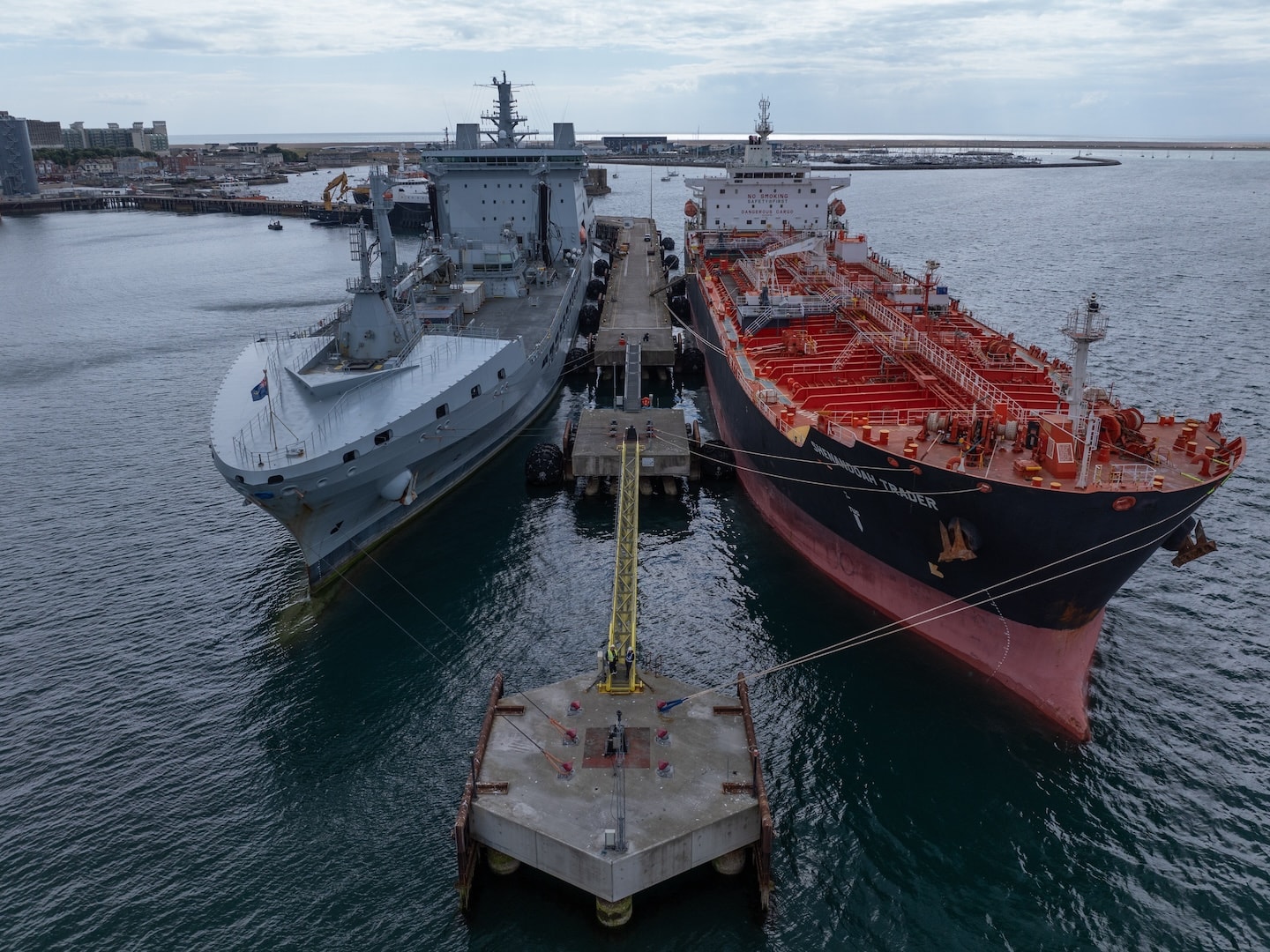 US/UK naval collaboration: refuelling at sea - Image 1