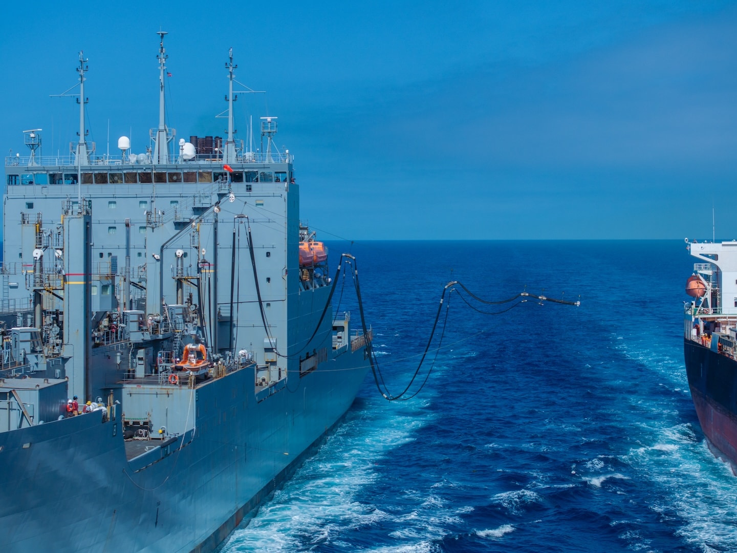 US/UK naval collaboration: refuelling at sea - Image 6