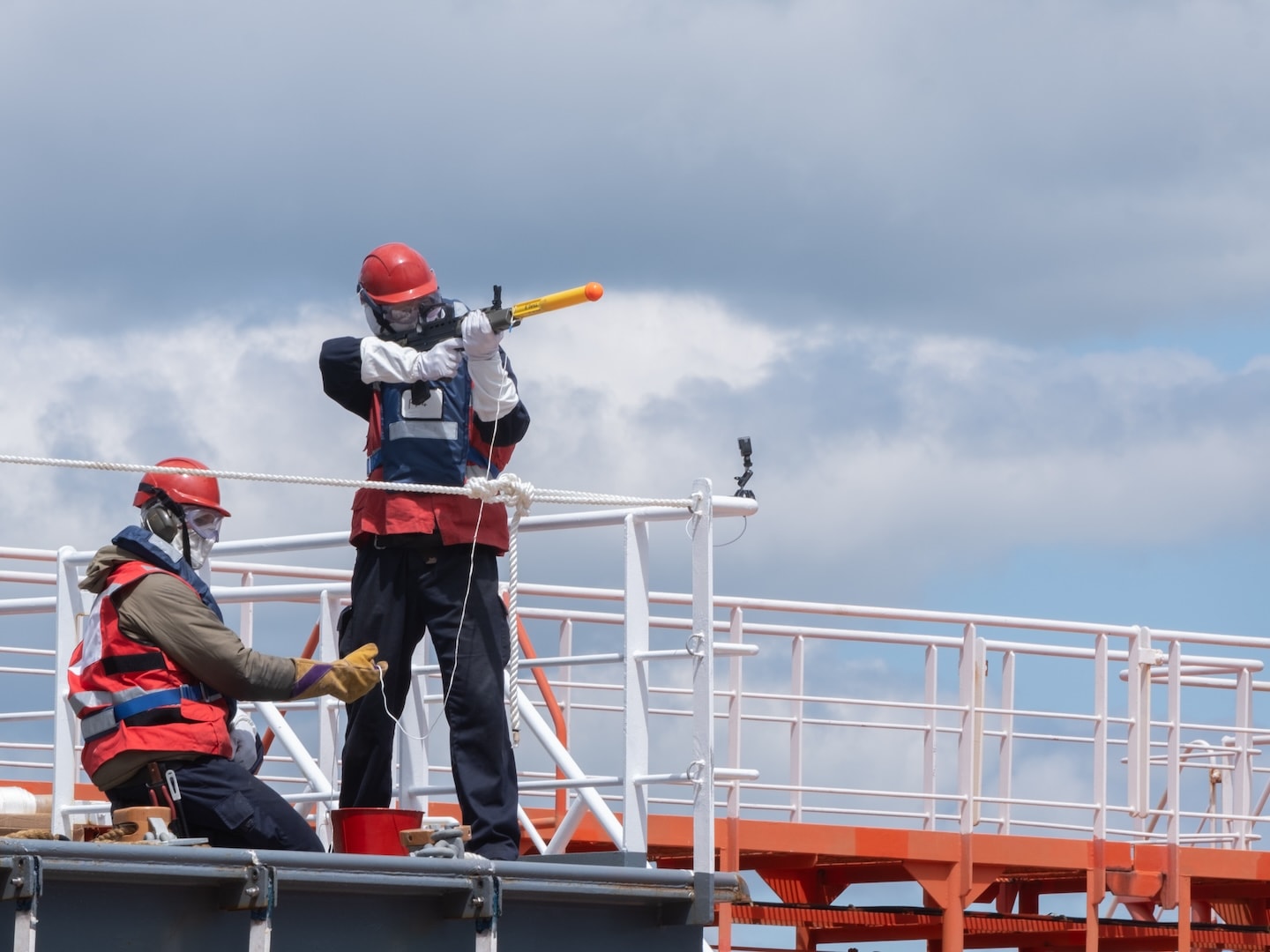 US/UK naval collaboration: refuelling at sea - Image 8