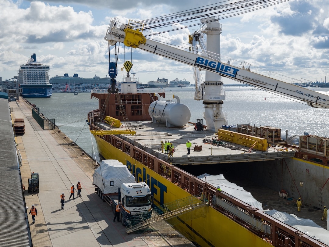 8 days, 2,100 tonnes: Southampton oil refinery expansion with DHL - Image 11