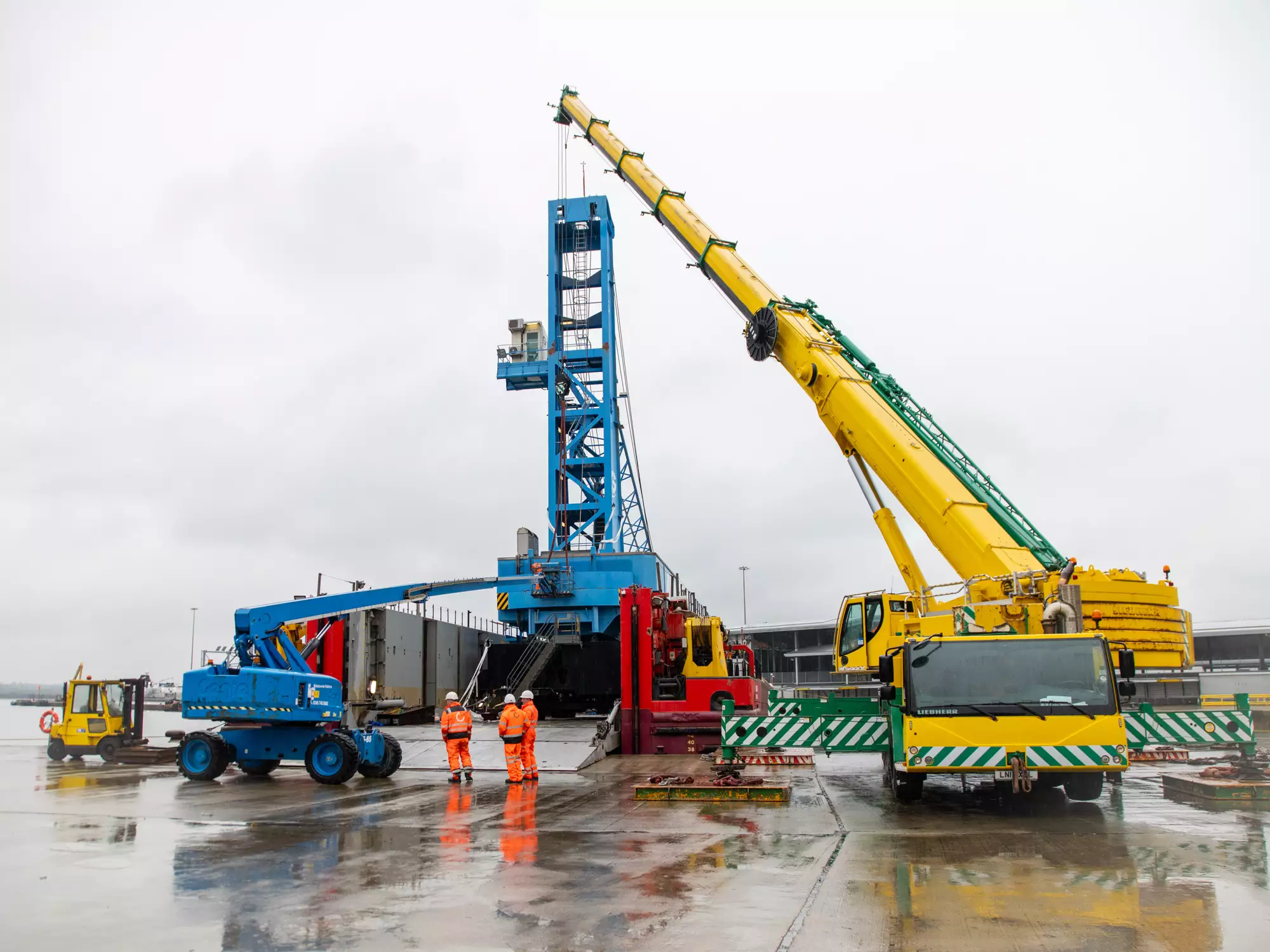 King Lifting team preparing the crane Margaret lift at the Port of Southampton for ABP