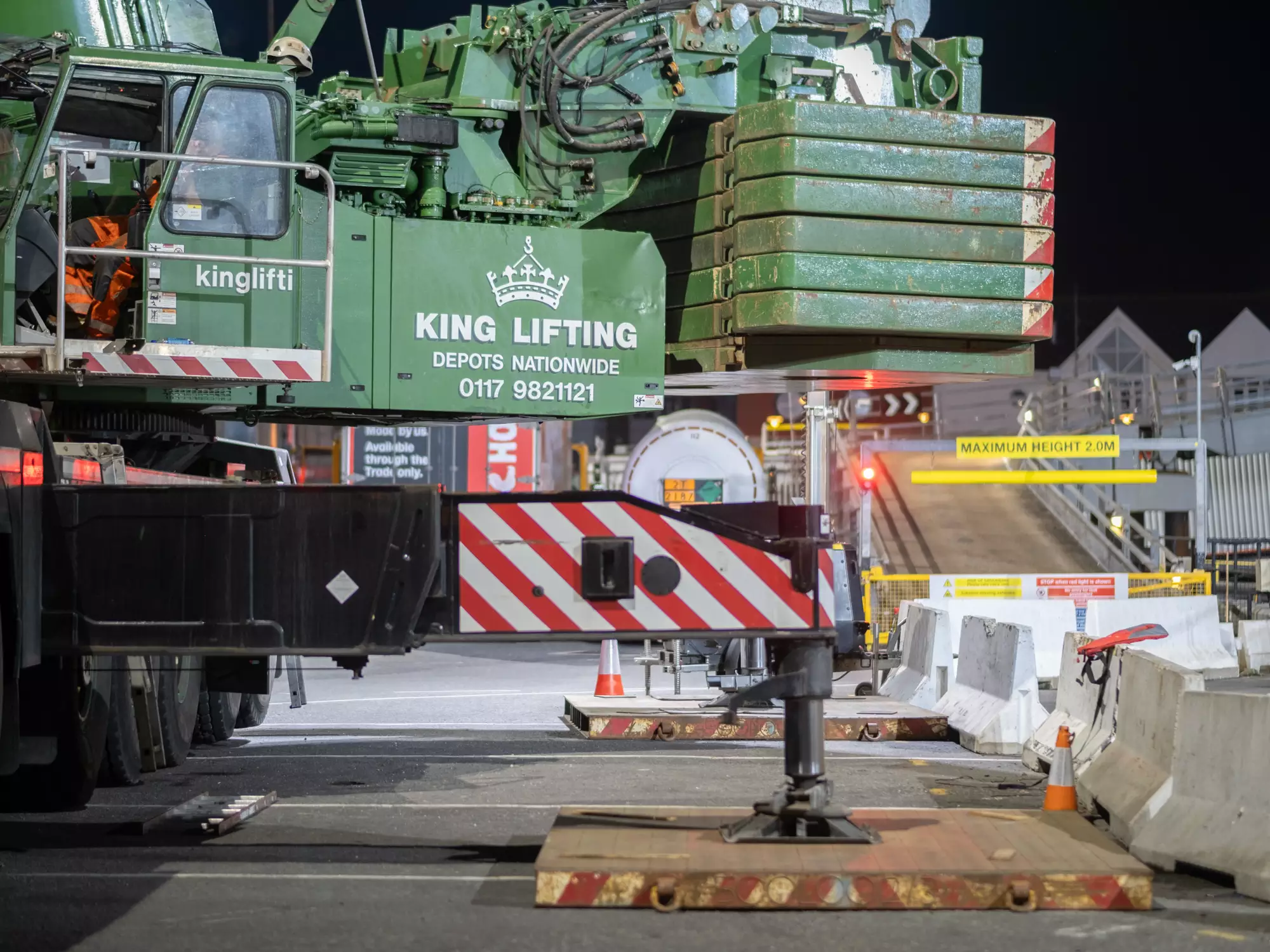 King Lifting crane ready to raise the WWII Mulberry Harbour Whale bridge from the water at Royal Pier, Southampton